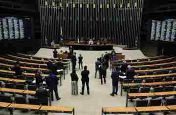 Minirreforma eleitoral limita e parcela multa a partidos políticos